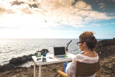 Ortsunabhängiges lernen – egal, ob Sie gerade Urlaub am Meer machen oder gemütlich zu Hause sind.