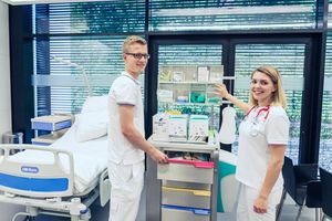 In unseren Health Labs am Campus West werden Praxisübungen der gesundheitswissenschaftlichen Studiengänge durchgeführt. 