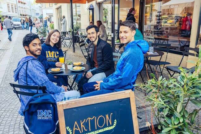 Innerhalb weniger Gehminuten erreicht man die historische Stadt Krems und kann miteinander eine schöne Zeit verbringen.