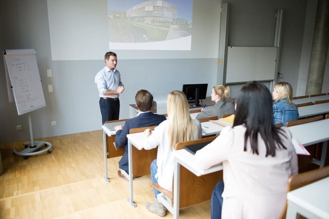Durch das Verschränken von Lehre, Forschung und Wirtschaft, trägt die IMC FH Krems maßgeblich dazu bei, dass unsere Studierende für den Arbeitsmarkt fit sind.