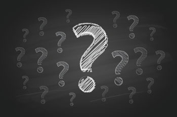 Fragezeichen auf dunkelgrünem Hintergrund